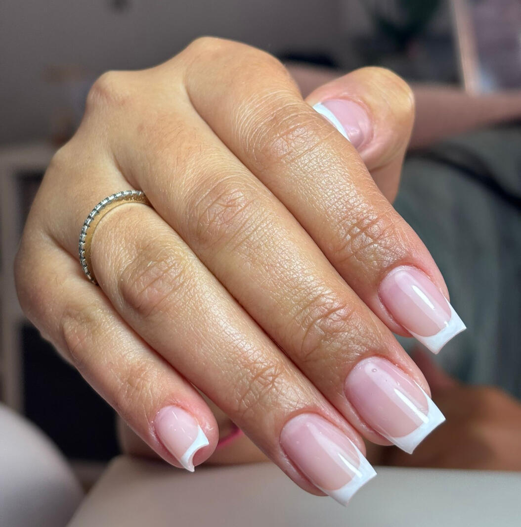 Unhas Francesinha